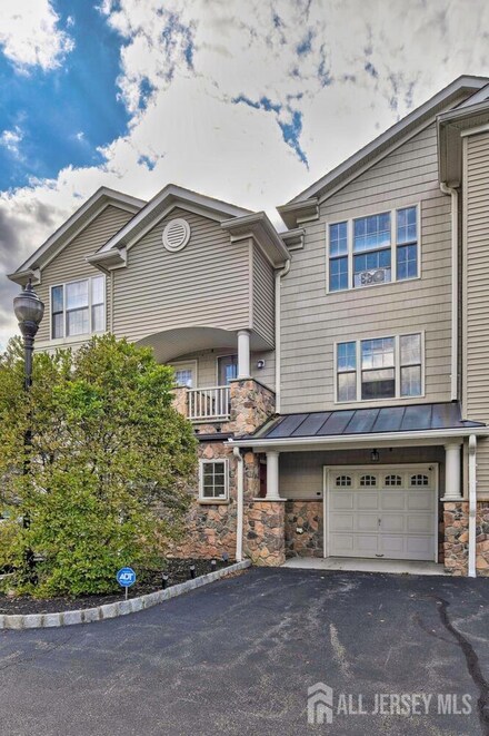 253 River Rd Unit 253, Piscataway, NJ 08854
