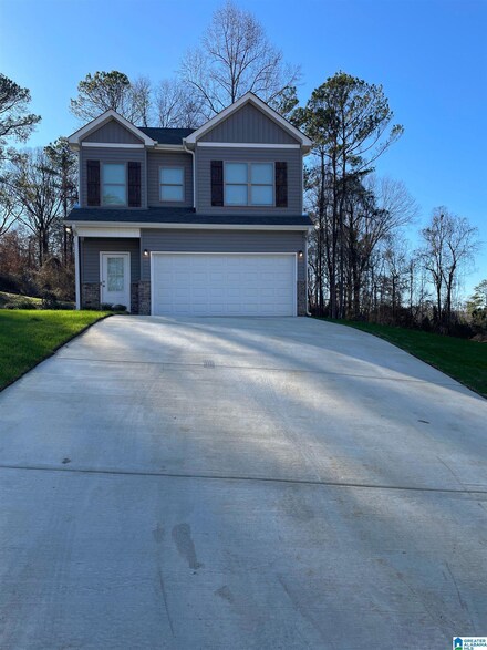 289 Buckhorn Cir, Weaver, AL 36277