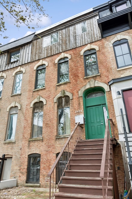 2424 N Seminary Ave, Chicago, IL 60614