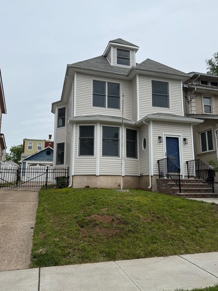 423 Devon St, Kearny, NJ 07032