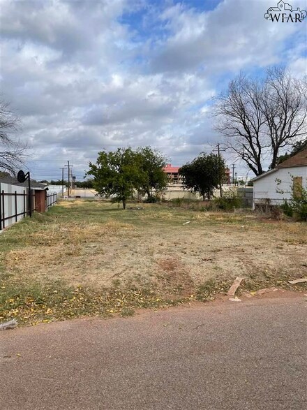 1714 6th St, Wichita Falls, TX 76301