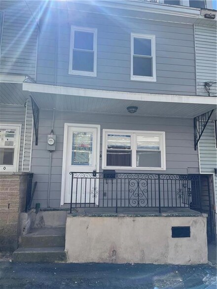 236 W Arlington St, Shenandoah, PA 17976