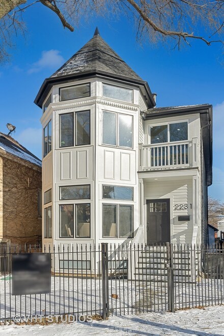 2231 N Janssen Ave, Chicago, IL 60614