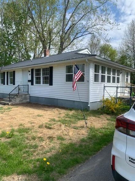 10 Temperance St, Calais, ME 04619