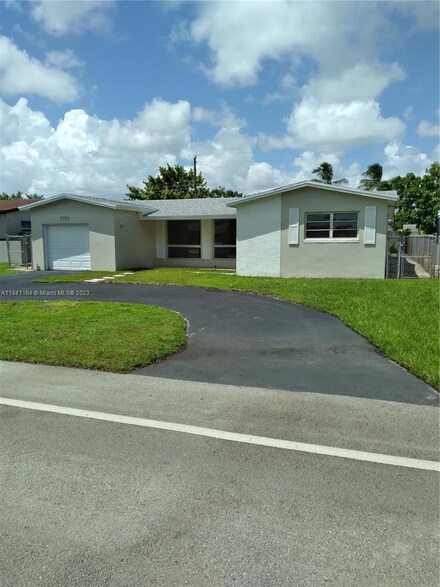 7733 Embassy Blvd, Miramar, FL 33023