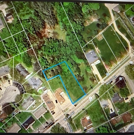 4028 W Lake Rd, Erie, PA 16505