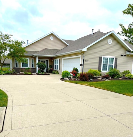 7604 Trotters Chase Ln, Fort Wayne, IN 46815