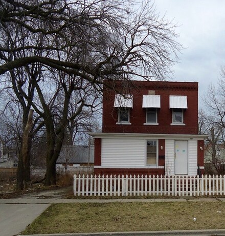 833 Commonwealth Ave, Waukegan, IL 60085