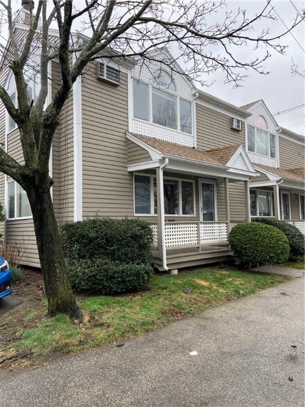 5 Amy St, Providence, RI 02906