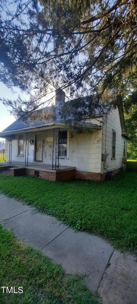 409 S Flanner St, Burlington, NC 27215