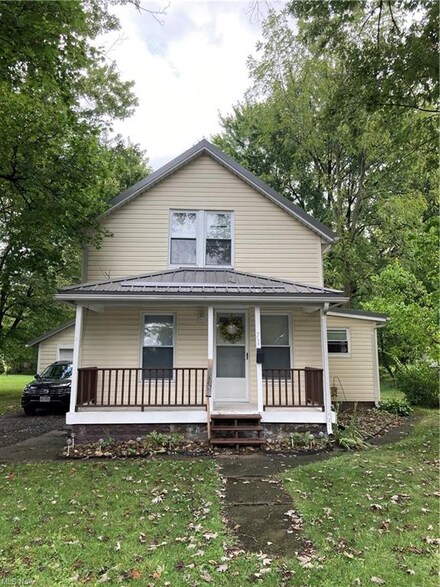 71 Beach St, Geneva, OH 44041