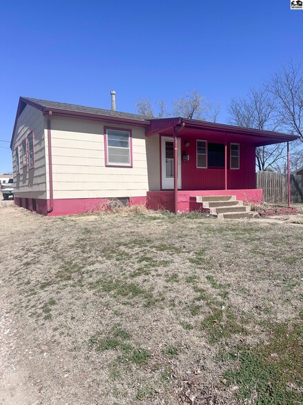 914 E 6th St, Pratt, KS 67124