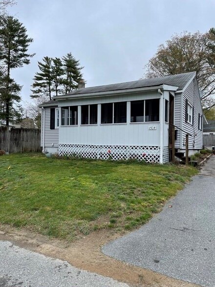 1534 Morton Ave, New Bedford, MA 02745