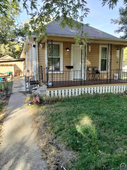 937 NE Arter Ave, Topeka, KS 66616