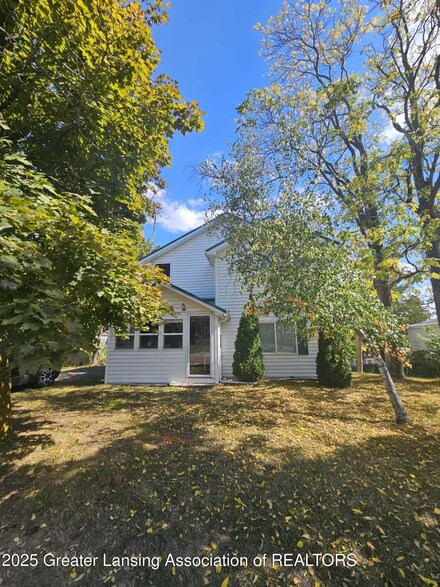 8659 Narrow Lake Rd, Springport, MI 49284