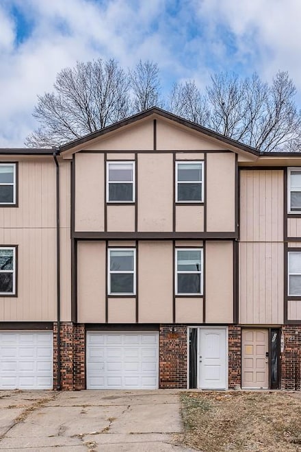 127 Kindred Ave, Bonner Springs, KS 66012