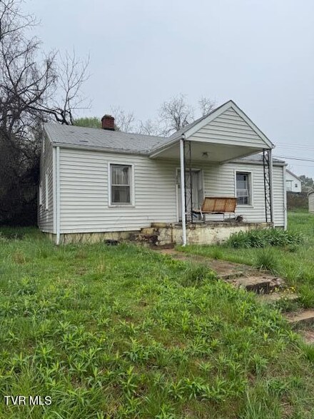 2030 King Springs Rd, Johnson City, TN 37601