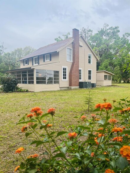 18700 Ravenswood Rd, Altoona, FL 32702