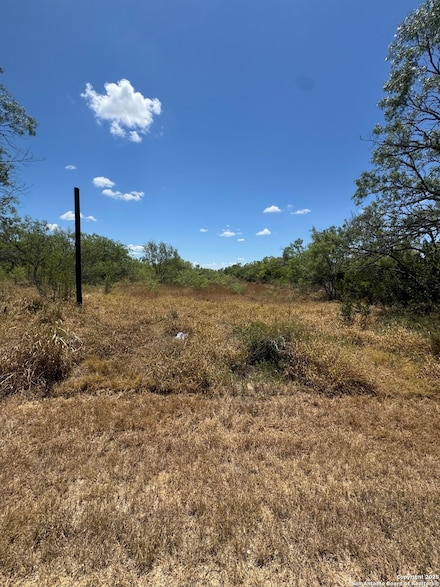 404 Avenue J, Christine, TX 78012