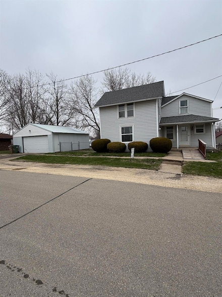 17 W Southside Rd, Earlville, IA 52041