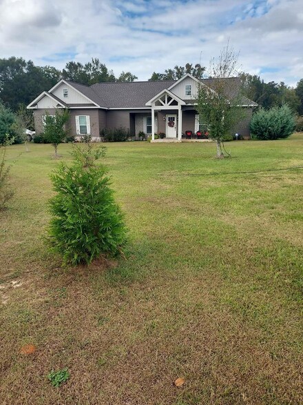 4368 County Road 203, Dothan, AL 36301