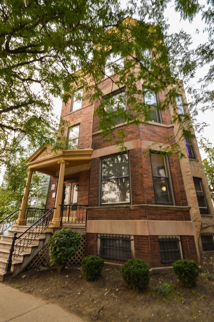 1742 W Addison St Unit 2, Chicago, IL 60613