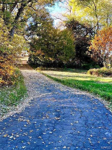 2825 Charbonier Rd, Florissant, MO 63031