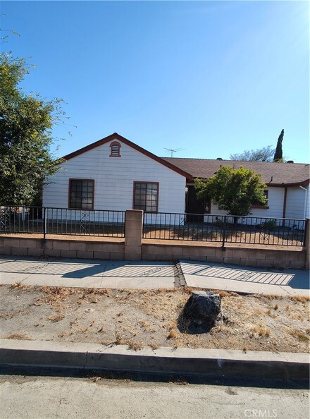 8855 Oneida Ave, Sun Valley, CA 91352