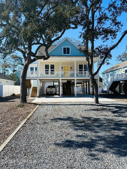 133 NW 9th St, Oak Island, NC 28465