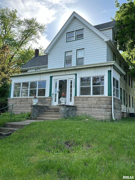 3025 NE Madison Ave, Peoria, IL 61603