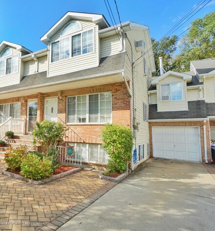 53 Sharrotts Rd, Staten Island, NY 10309