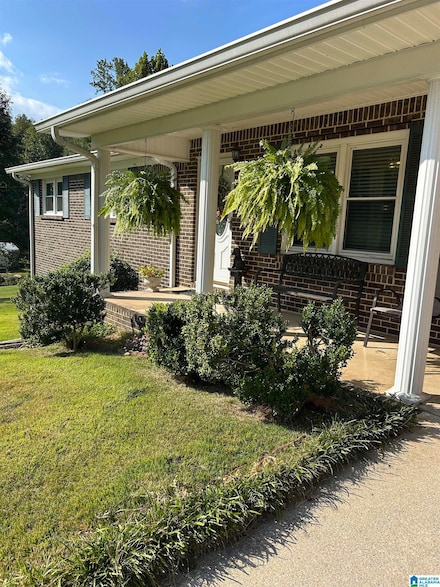 56 Kenny St, Haleyville, AL 35565