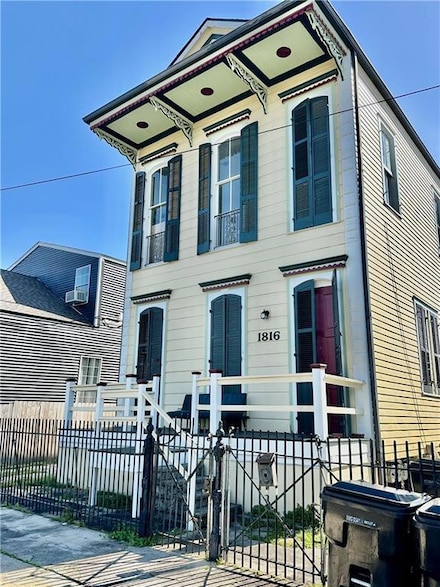 1816 Lapeyrouse St, New Orleans, LA 70116