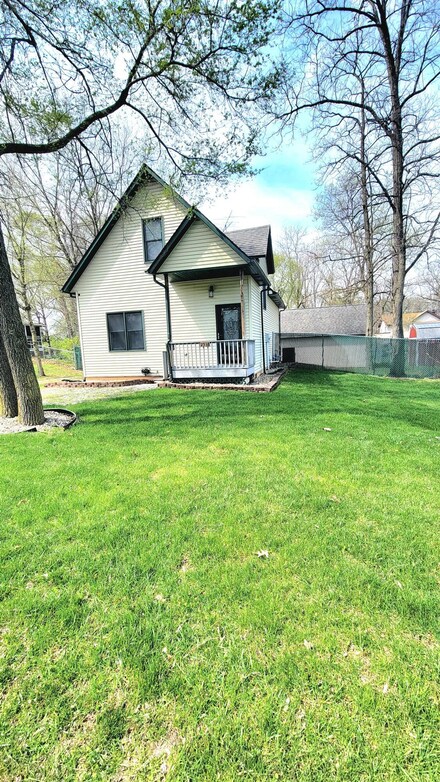 2538 Vanderburg St, Lake Station, IN 46405