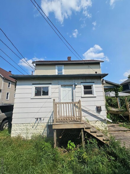 1025R Jacoby St, Johnstown, PA 15902