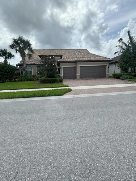 317 SE Huntington Cir, Port St. Lucie, FL 34984
