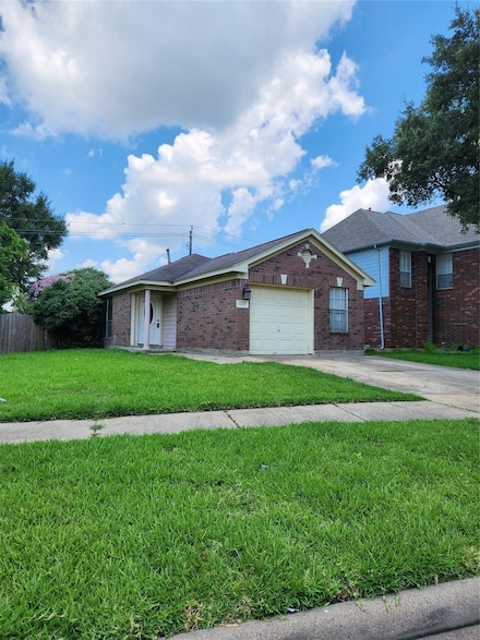 1900 Old Creek Dr, Rosenberg, TX 77471