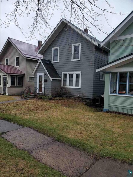 1318 E 10th St, Duluth, MN 55805