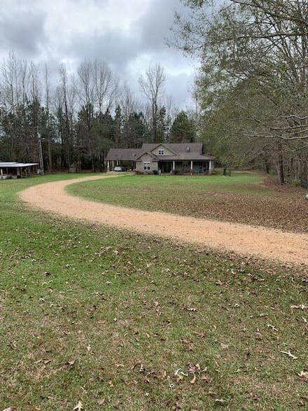 1739 New Salem Rd NE, Mc Call Creek, MS 39647