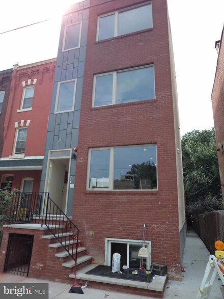 332 N 41st St, Philadelphia, PA 19104