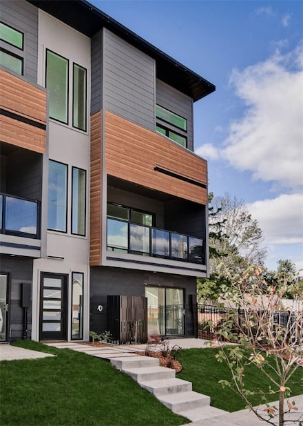 208 NW 9th St, Bentonville, AR 72712