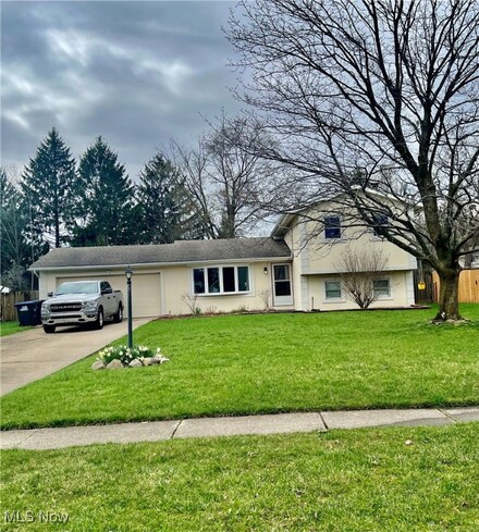 332 Bruce Dr, Brunswick, OH 44212