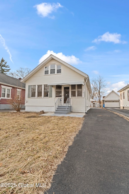 52 Holmes Ct, Albany, NY 12209
