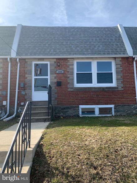 1558 Summit St, Marcus Hook, PA 19061