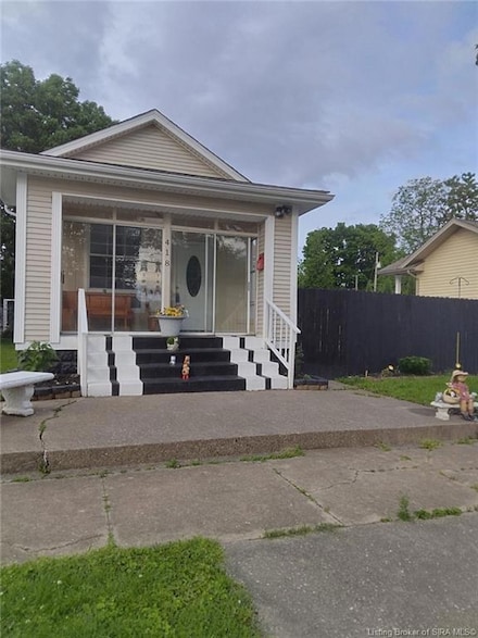418 Watt St, Jeffersonville, IN 47130