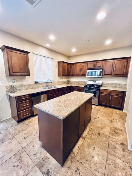 18284 Laguna Place, Fontana, CA 92336