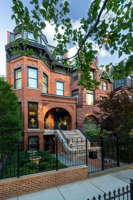 1534 N Dearborn Pkwy, Chicago, IL 60610
