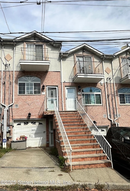 21 Maxie Ct, Staten Island, NY 10304