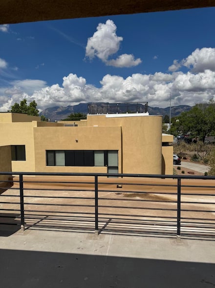 9323 Hilton Ave NE, Albuquerque, NM 87111
