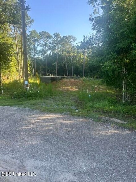 7310 Kalipekona Ct, Diamondhead, MS 39525